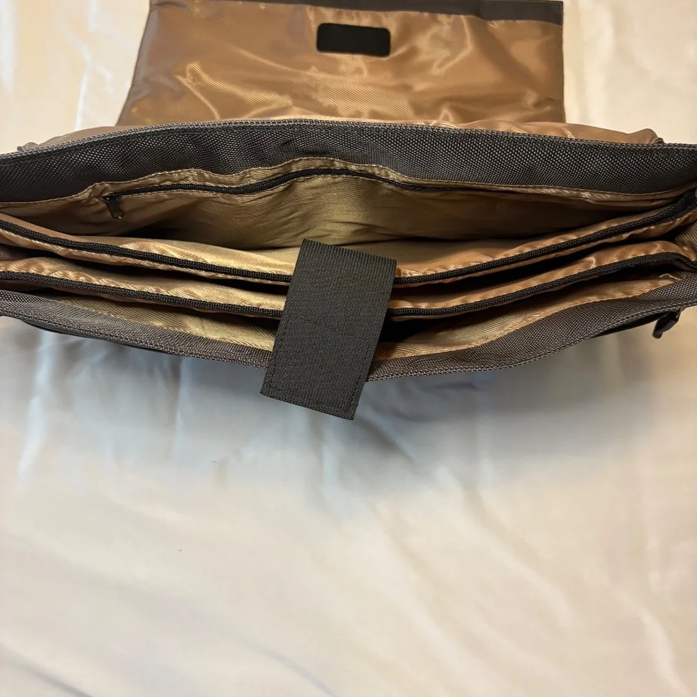 LAUREX Nylon Floral Graphic Laptop / Messenger Bag - Picture 9 of 12